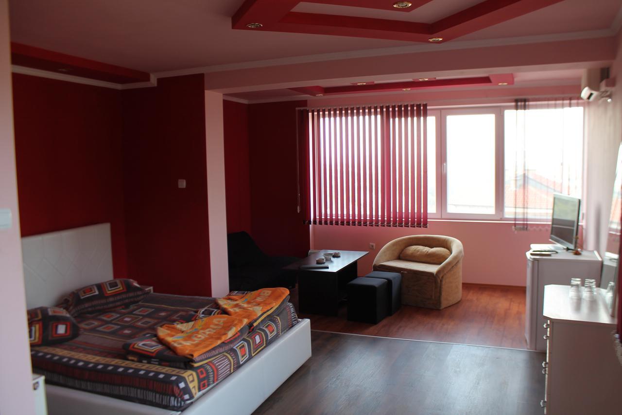 Family Hotel Ludo Varna Exterior photo