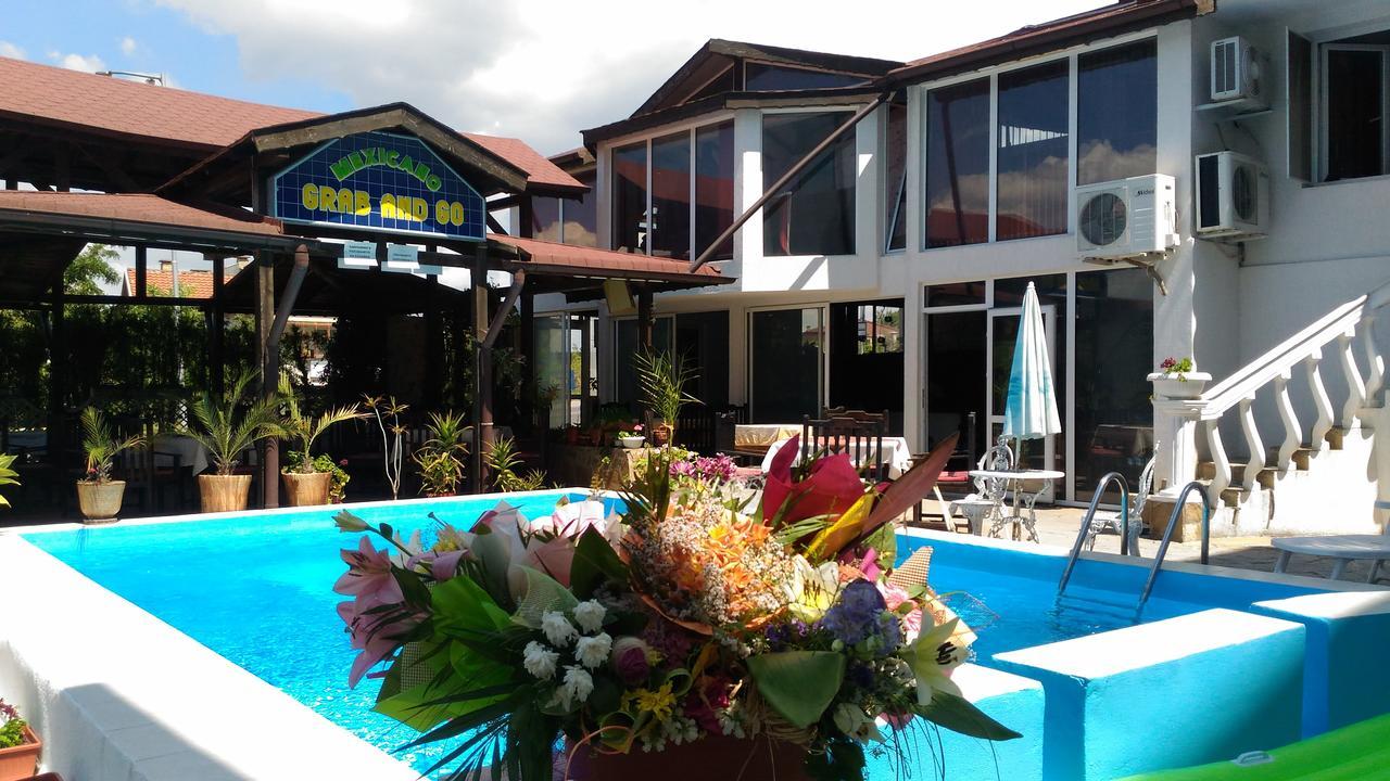 Family Hotel Ludo Varna Exterior photo